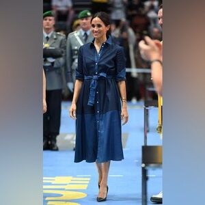 Carolina Herrera Denim Button-Front Shirtdress, size 6, as seen on Meghan Markle